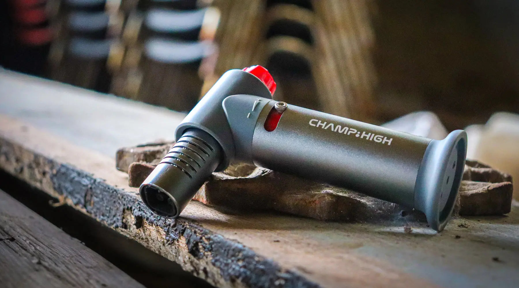 Speciale aansteker met carbon-look behuizing en zichtbare jetflame