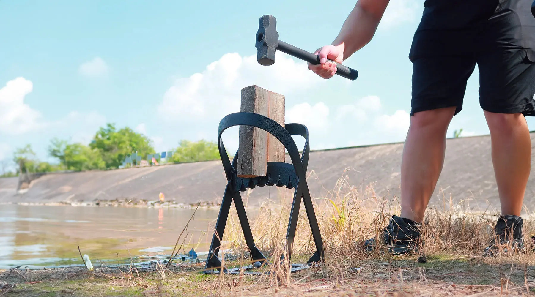 Safe and Efficient Wood Splitting: The Wood Splitter with Hammer